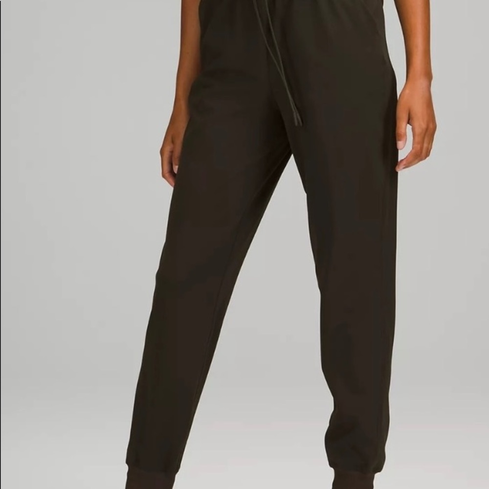 Lulu Lemon on the fly Joggers, solid black, super comfy
